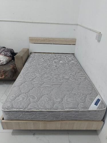 bed sheet and matresh