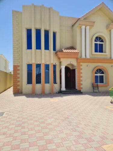 فيلا للإيجار بالهلال على الإسكان 