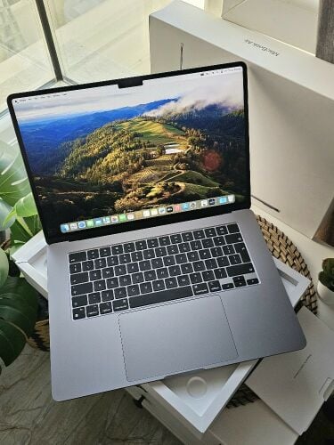 M3 15inch Macbook Air 8/256 Gray