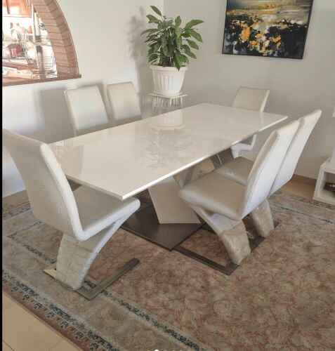 High-Gloss Extendable Dining set