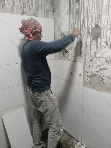 أعمال تركيب البلاط