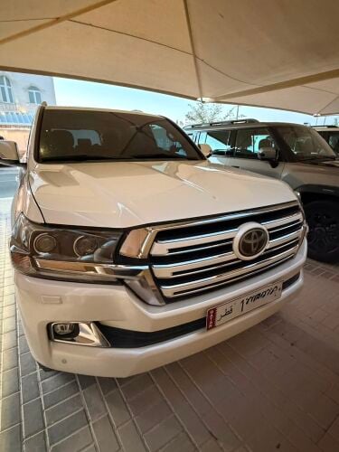 Land cruiser  GXR V6 White edition