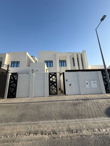 للإيجار فيلا تجاريه في مريخ سبير