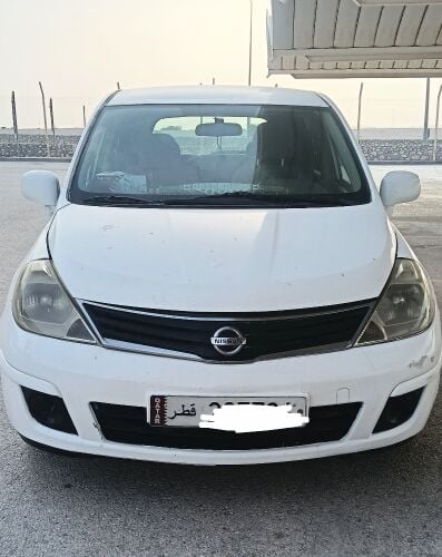 NISSAN Tida hatchback 2011