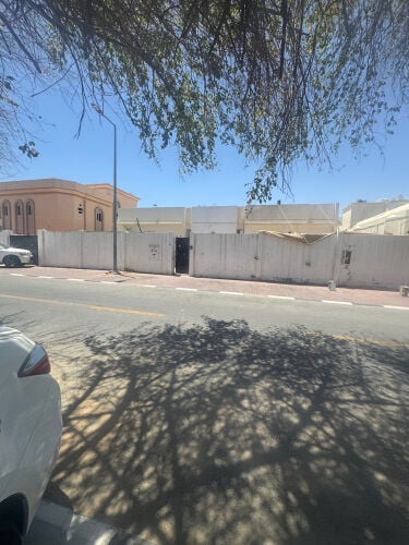 للبيع بيت شعبي في العزيزيه