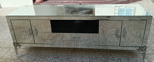 طاولة زجاجية