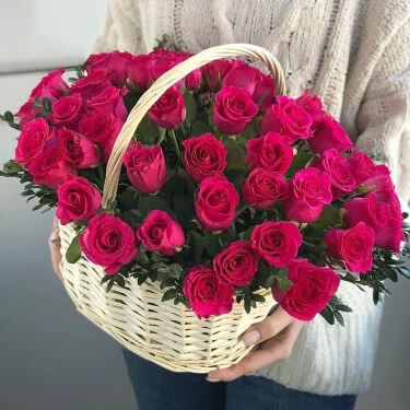 مطلوب سائق غيييير عربييي  يوجد غرفه مجهزه بالكامل 