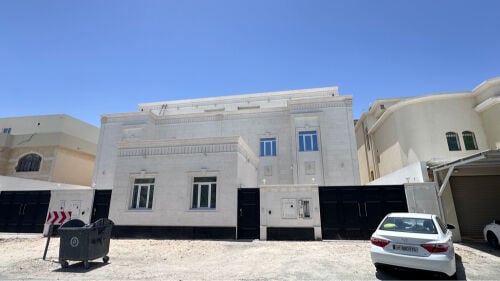 للبيع فلتين متلاصقات بالناصرية 