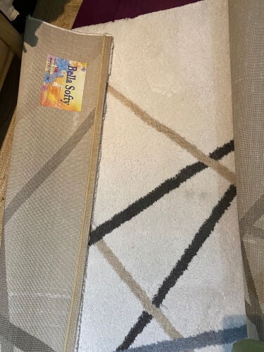 carpet and table for sale