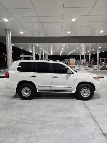 toyota land cruiser vxr v8 2014
