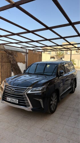 LX570