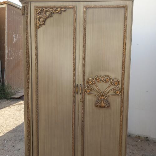 خزانة فاخرة شبه جديدة