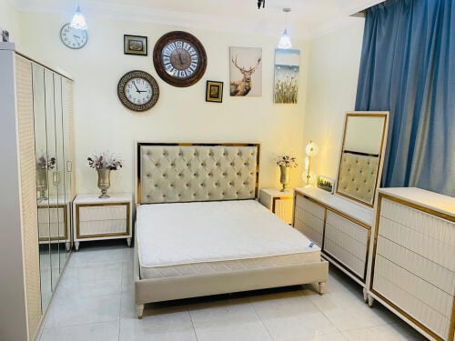 bedroom set selling 