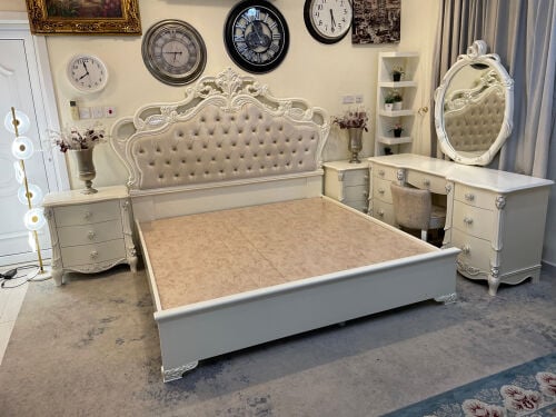 bedroom set selling 