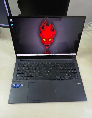 ASUS Ultra 7 16GB 512GB 15.6 OLED