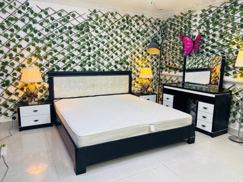 Bed set selling 
