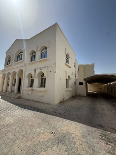 للبيع فيلا في الخريطيات 900م 