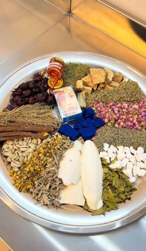 حمام مغربي وخلطات بلدية للعناية