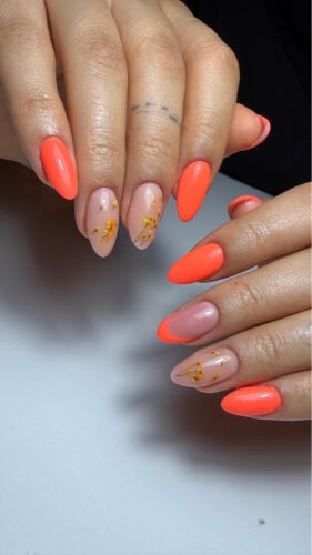 nail & lashes technician 