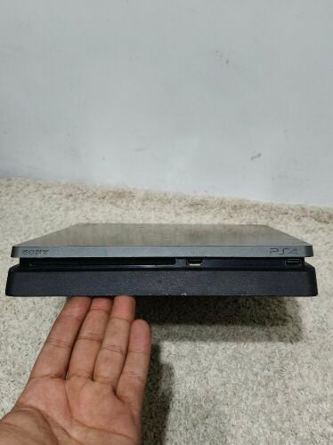 PS4 slim 1TB