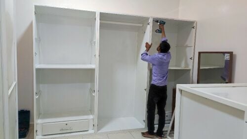 لدينا سيارات متوسطة وكبيرة.نجار ف