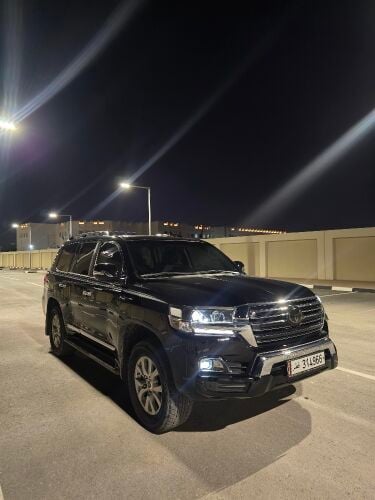 Low km Landcruiser V8 Black Edition