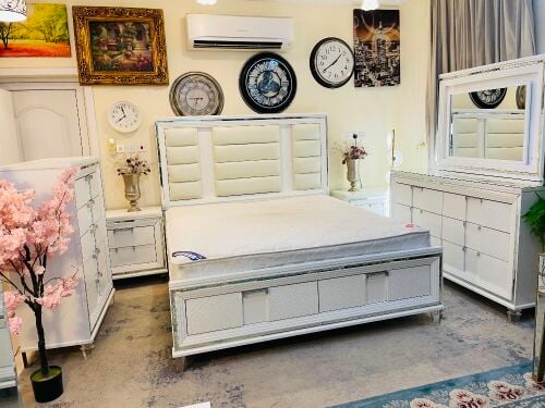 bedroom set selling