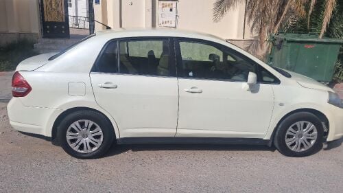 Nissan tida