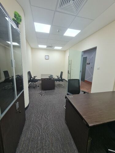 مكاتب للإيجار الشهري