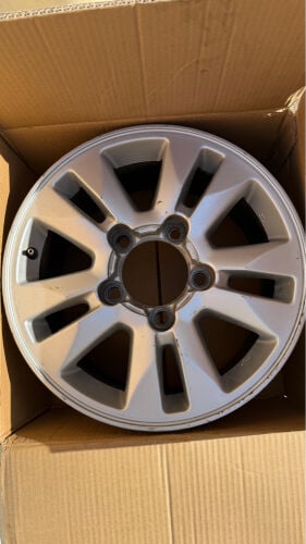 Land Cruiser 2011 rims 