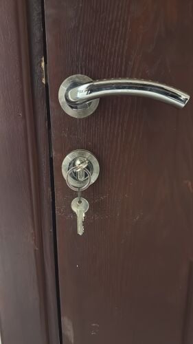 تركيب وصيانة الأبواب والاقفال وفت