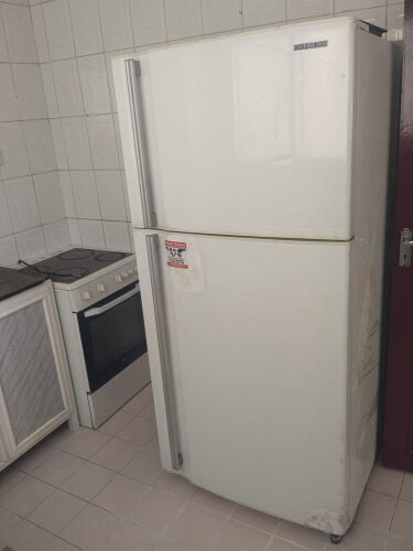 ثلاجه وسوفا وغساله وسريرين 