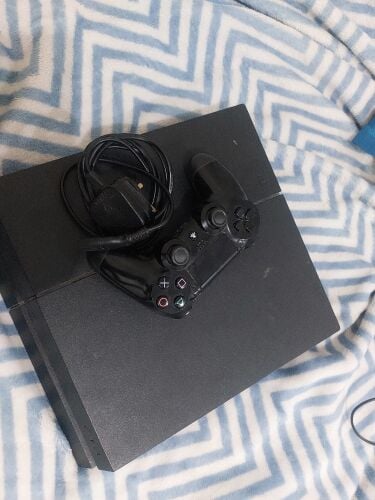 Playstation 4 1TB with 12games jb
