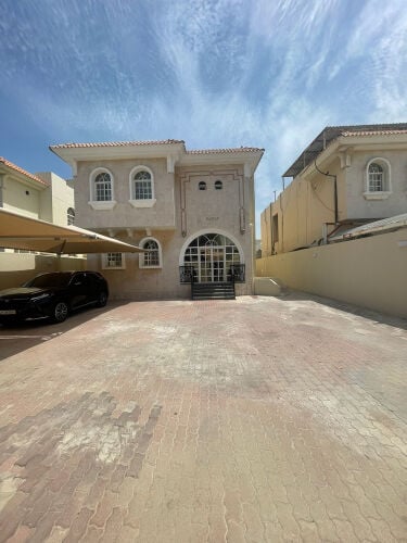 المطار فيلا للإيجار علي الإسكان 