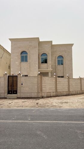 للبيع فيلا مميزه ام صلال علي