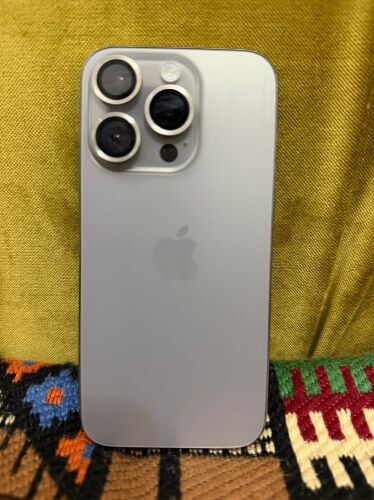 iphone 15 Pro with accs read ad