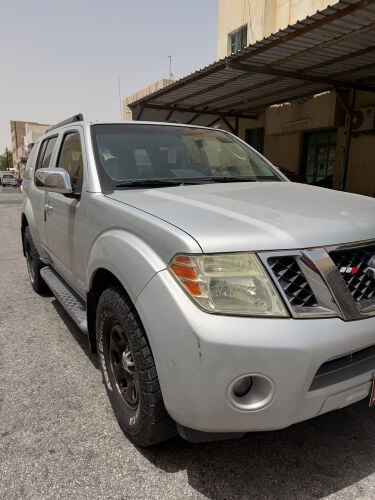 NISSAN PATHFINDER - 4X4