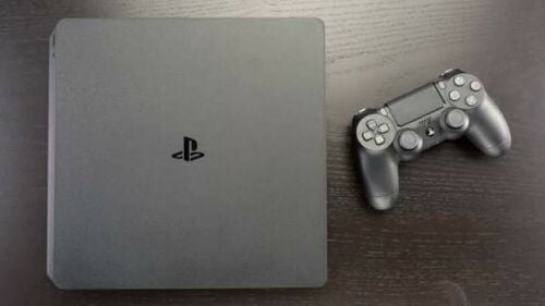 PS4 Slim 2 controllers