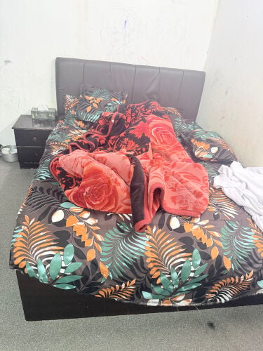 double bed and metress 