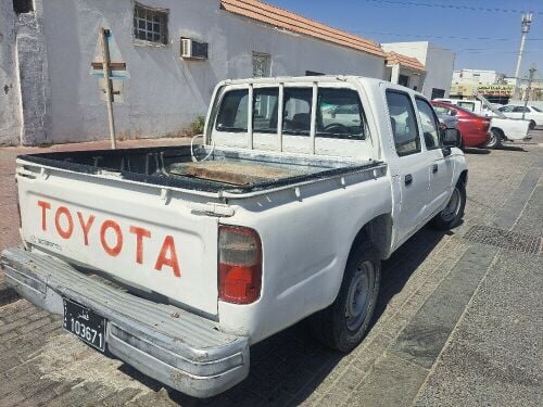 hilux no big accidents 2003