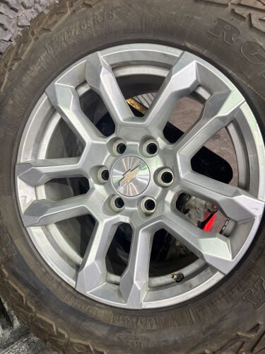 Silverado 2023 rims & tires 