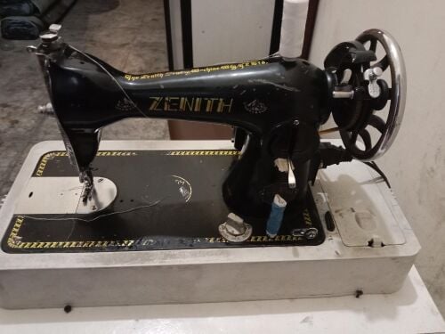 Electronic sewing machine