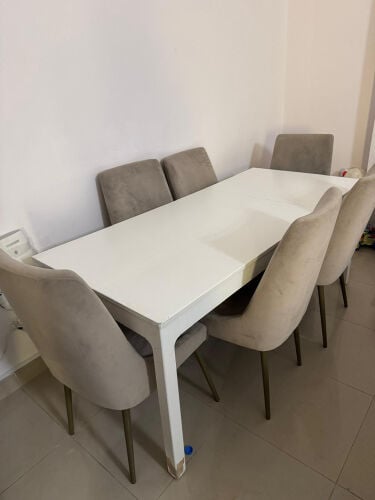 Dining table with 6 chairs 