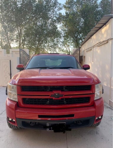 A powerful truck equipped with great upgrades, suitable for work, road trips, and daily use.
