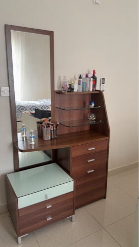 تسريحه ودرج مستعمل بحاله جيده