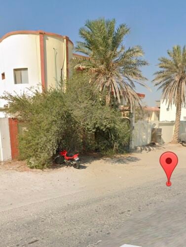 Old villa for sale in Al Luqta