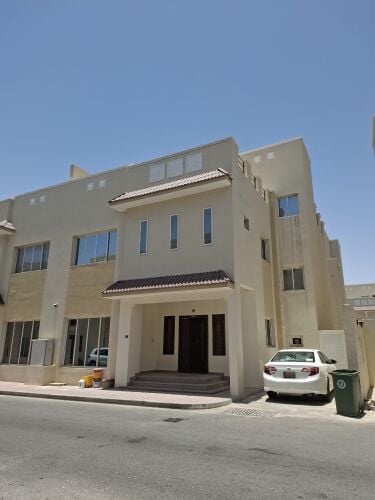للايجار فيلا مجمع ازغوى مكيفة