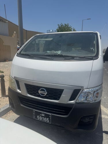 نيسان باص للبيع