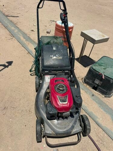 Honda grass cutting machine