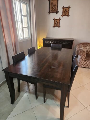 للبيع طاولة طعام 